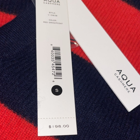 Cute new Aqua top - Picture 2 of 2